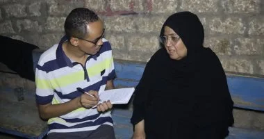 والدة شاب متوفى بسقوط عمود كهربى: قال لأصحابه هتحضروا فرحى وحضروا جنازته