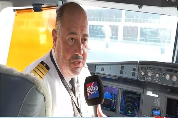 قائد أول رحلة من العلمين إلى موسكو: الطائرة كاملة العدد.. ونتوسع لوجهات أوروبية جديدة