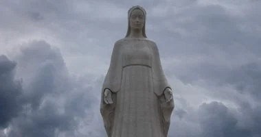 بولندا تدشن أطول تمثال للعذراء مريم في أوروبا بارتفاع 55 مترا