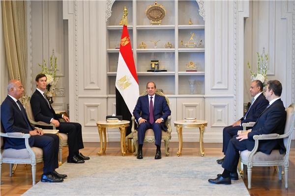 الرئيس السيسي يبحث مع صهر الرئيس الأمريكي جاريد كوشنر بالعلمين التطورات بمنطقة الشرق الأوسط