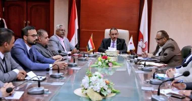 محافظ سوهاج يبحث آليات بدء تشغيل مدرسة مياه الشرب والصرف الصحي بالكوثر