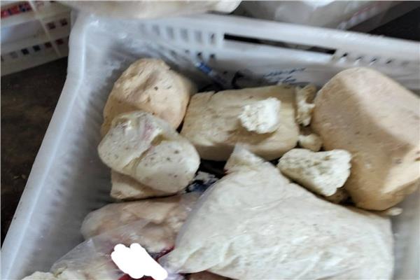 ضبط 145 كيلو جبن موتزاريلا غير صالح للاستهلاك الآدمي في  كفر الشيخ 