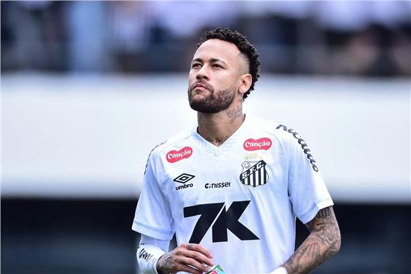 موقف محرج وقاعدة جديدة.. نيمار يتصدر المشهد في الدوري البرازيلي
