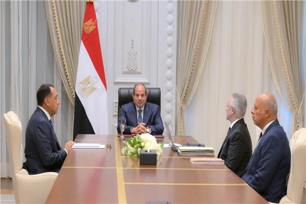 الرئيس السيسي يتابع تطوير خدمات الشهر العقاري والتوثيق