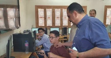 وكيل تعليم الأقصر يتفقد اختبارات القبول للمتقدمين لمدرسة المتفوقين.. صور