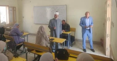 رئيس منطقة سوهاج الأزهرية يتابع اختبارات نهاية المستوى بفروع الرواق الأزهرى