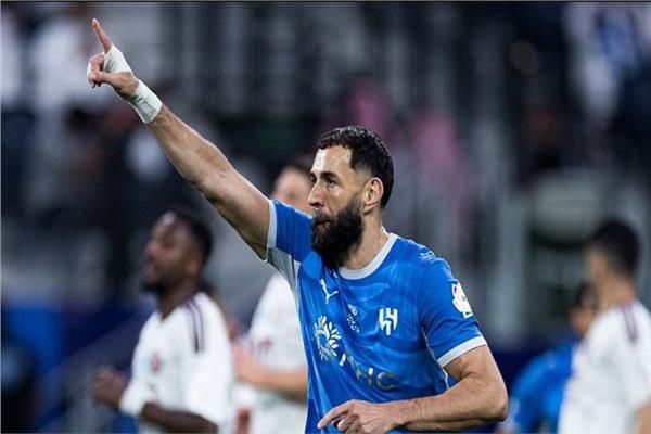 الهلال يقترب من الإطاحة ببنزيما.. والبديل إنجليزي
