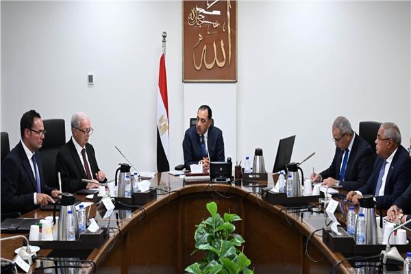 رئيس الوزراء يتابع مستجدات الموقف التنفيذي لمشروعات تطوير الشركة القابضة للغزل والنسيج