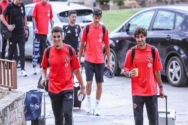 بعثة الأهلي تصل إلى برشلونة