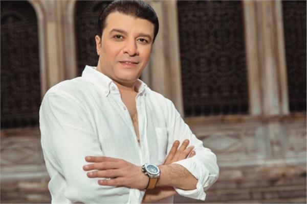  إصابة في الظهر لمصطفى كامل بعد سقوطه على الصخور.. وهذا موعد حفله المقبل