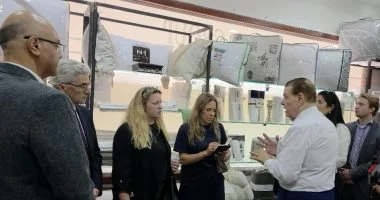 الإتحاد الاوروبى يشيد بجودة منتجات النسيج والأقطان المصرية خلال زيارته للمنطقة الحرة بالعامرية