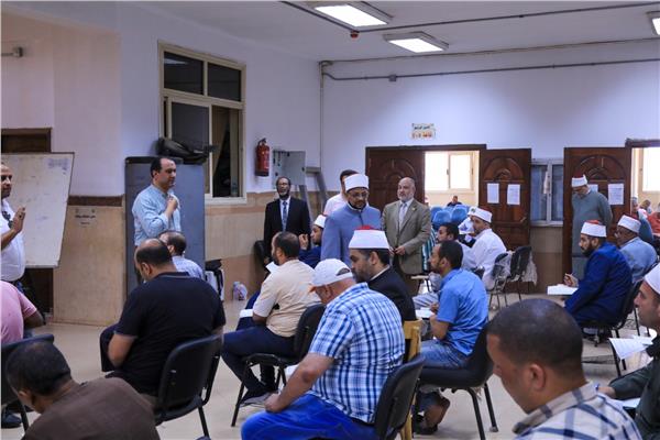 أمين البحوث الإسلامية يتفقد امتحانات المتقدمين لابتعاث رمضان 1448هـ
