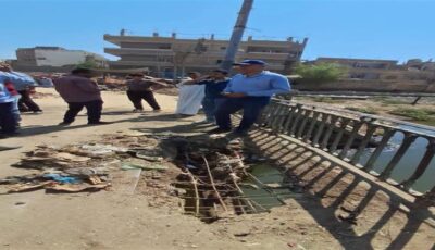 غلق مدخل كوبري سمالوط القديم للحد من مخاطر عبور قضبان السكك الحديدية