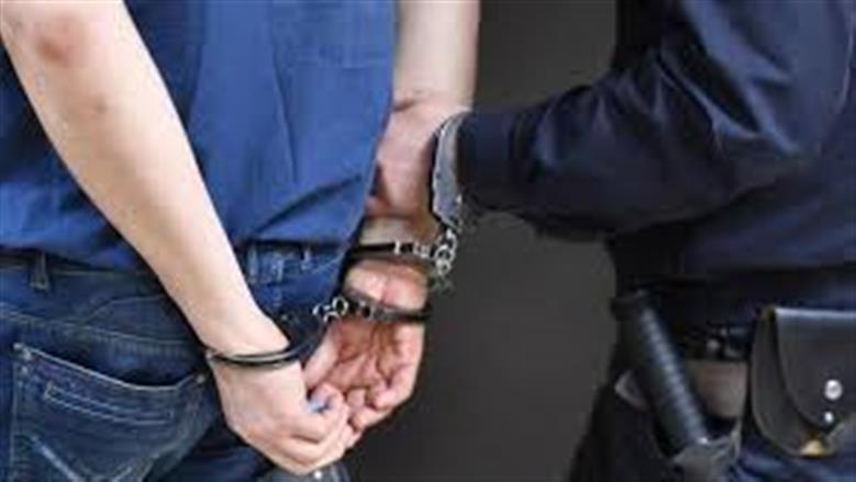 القبض على عاطل حطم زجاج سيارة بغرض السرقة في سوهاج