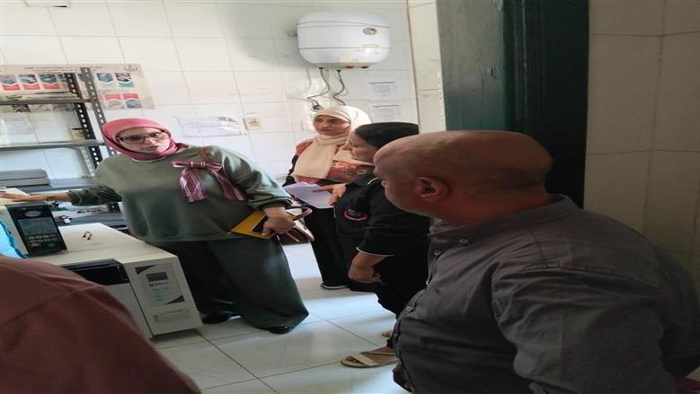 وكيل «صحة المنيا» تتابع تطبيق معايير «بناء الثقة» بوحدة الجزائر في سمالوط