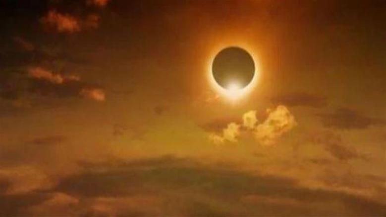 طرق آمنة لمشاهدة كسوف الشمس خلال ساعات.. أين يظهر؟