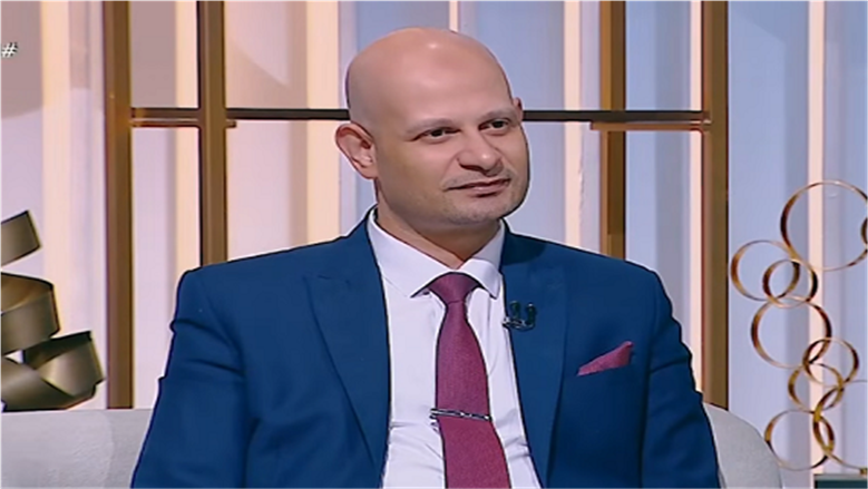 أستاذ اجتماع: التكنولوجيا أعادت تشكيل وعي الأجيال والآباء يعيشون بين ثقافتين