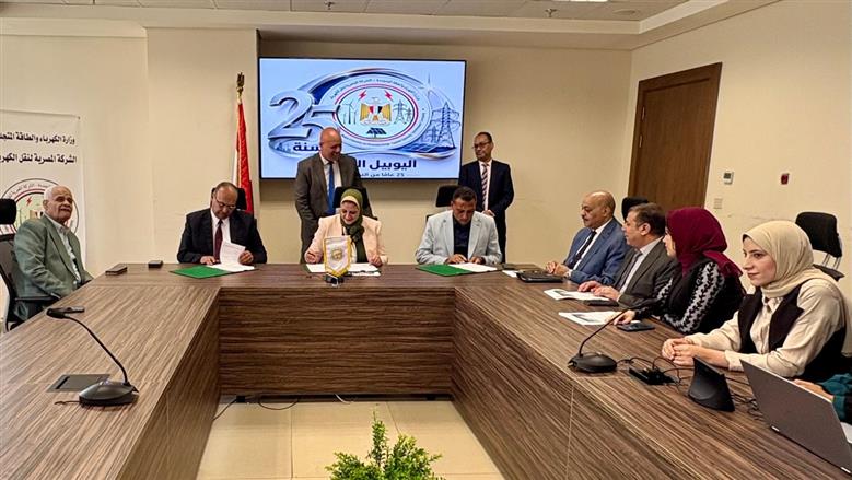 «نقل الكهرباء» توقع عقدا لتأهيل محطة محولات جرجا وربطها بالشبكة الموحدة