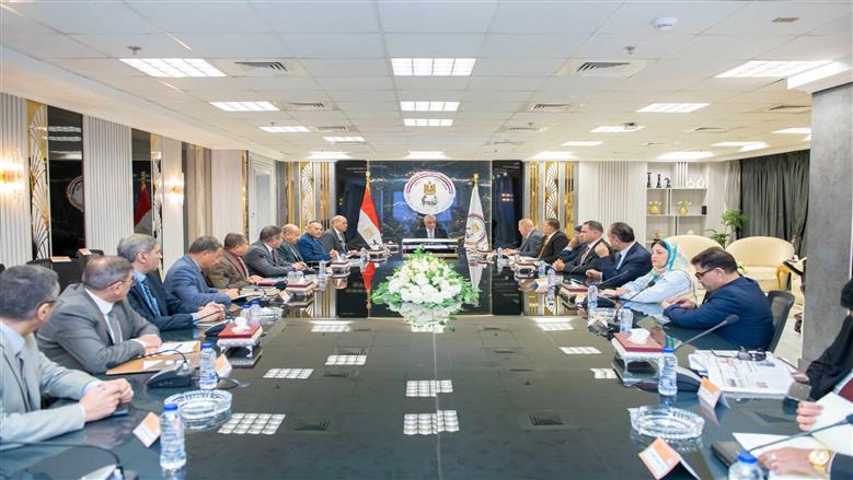 «الإنتاج الحربي» تبحث التعاون مع «جمعيات المستثمرين» تنفيذا لتوجيهات القيادة السياسية بالتكامل مع القطاع الخاص