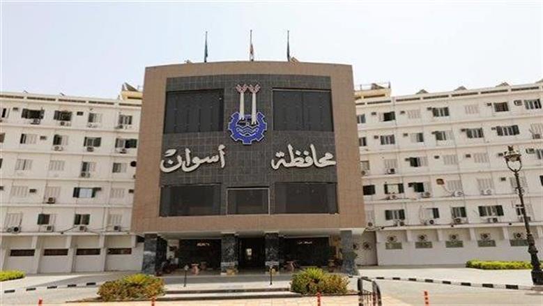 محافظ أسوان يحيل واقعة سقوط عمود إنارة ومصرع شاب إلى النيابة العامة