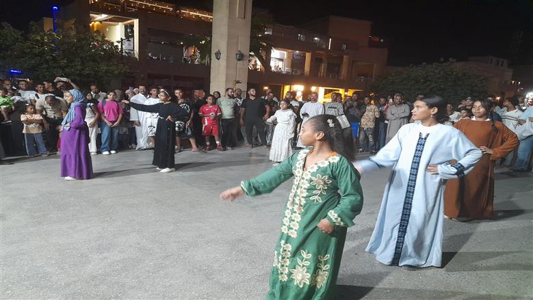على أنغام التراث والأغاني الشعبية.. أطفال «ثقافة أسوان» يخطفون الأنظار في «شارع الفن»