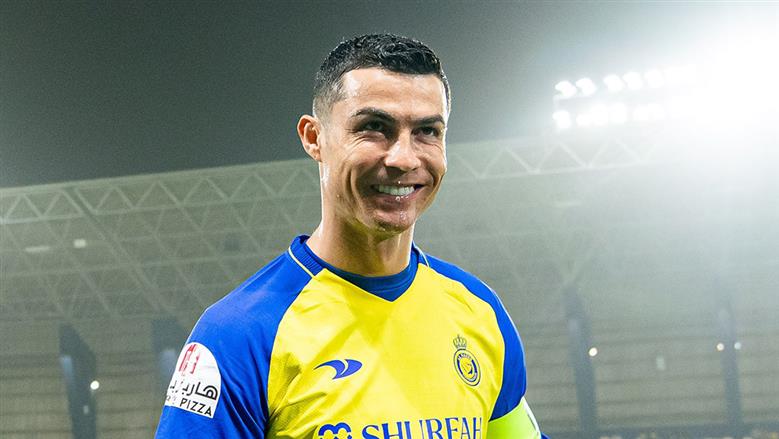 النصر يبدأ رحلته في الدوري السعودي بمواجهة الفتح اليوم.. سر غياب رونالدو