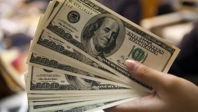 الدولار يهبط تحت 50 جنيها لأول مرة من شهرين.. خبير مصرفي يكشف السيناريوهات المتوقعة