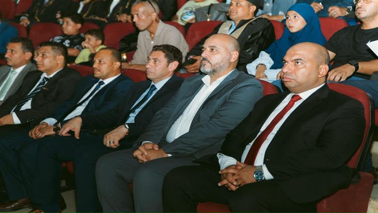 محافظ البحر الأحمر يشهد إبداعات فرق قصور الثقافة في «شاطئ الفن» بالغردقة
