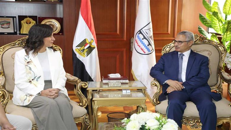 محافظ بني سويف يستقبل نبيلة مكرم لبحث تعزيز جهود الدعم الأهلي التنموي