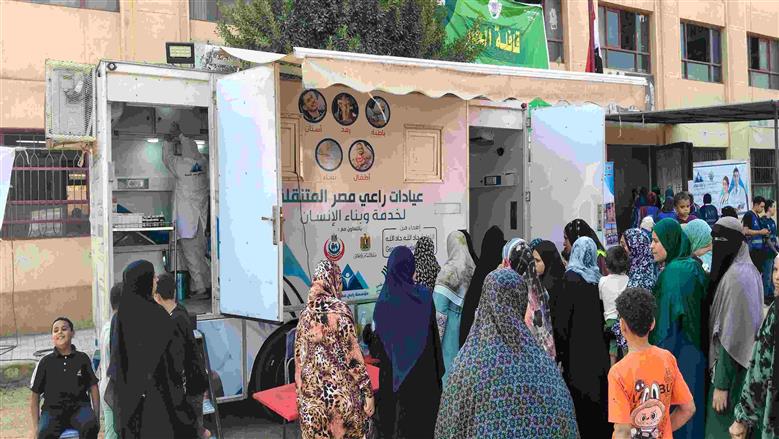 إقبال كبير على قافلة «إيد واحدة» في بني سويف.. خدمات طبية ومساعدات للأولى بالرعاية