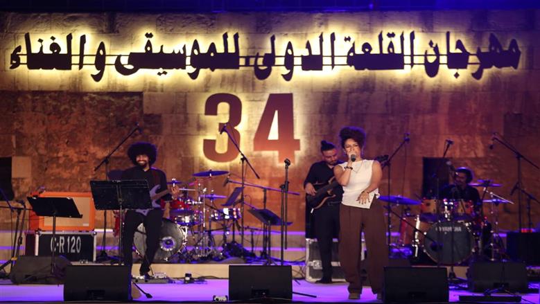أكثر من 5 آلاف متفرج في حفل مهرجان القلعة الليلة من مختلف الفئات