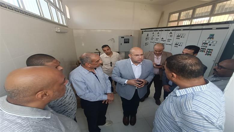 نائب محافظ الجيزة يوجه بسرعة تغذية محطة زاوية دهشور بالكهرباء