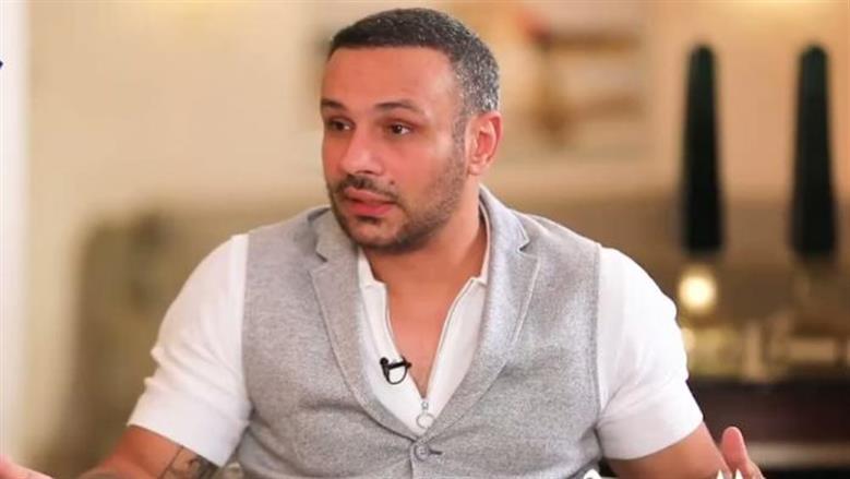 أول تعليق لـ محمد عطية بعد رحيل والدته: لسه مش قادر أرد