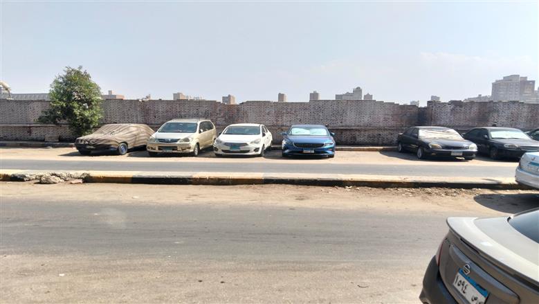 رفع مخلفات القمامة من نفق بشتيل بالطريق الدائري في الجيزة