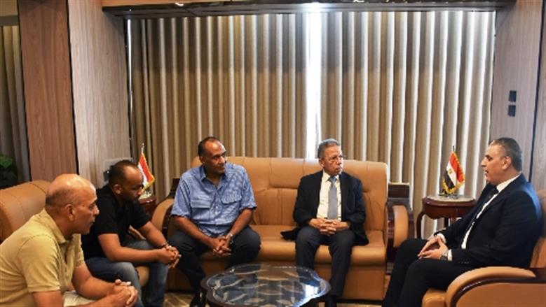 محافظة أسوان تبحث تعزيز التعاون مع نقابة الأطباء لدعم التأمين الصحي الشامل