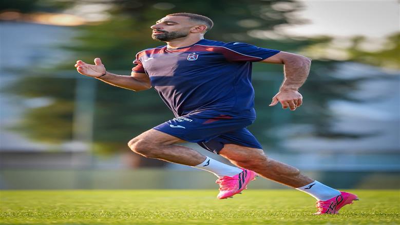 خديجة أكباش تكشف كواليس لقائها بمحمد صلاح: «شعرت وكأنه ابني.. وسنصبح أبطالا معه»