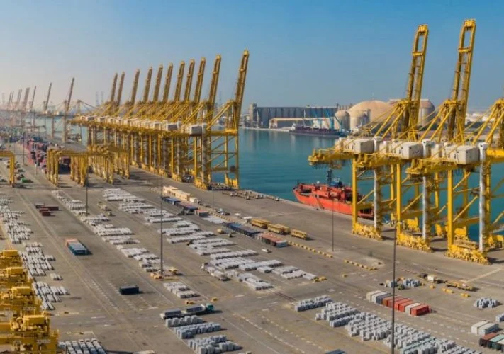 إيرادات موانئ دبي العالمية تقفز 13% رغم اضطرابات التجارة في الشرق الأوسط