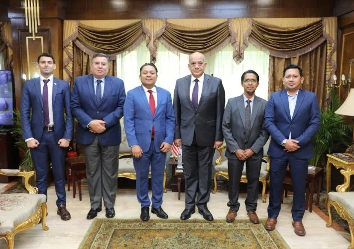سفير ماليزيا يزور ميناء الإسكندرية لبحث تعزيز التعاون في النقل البحري واللوجستيات