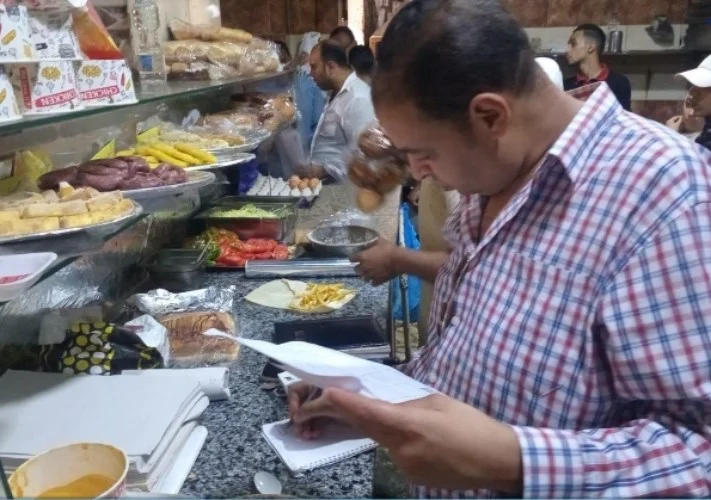 المحافظ يشدد على تكثيف حملات إزالة الإشغالات والتفتيش على الأسواق بأحياء الإسكندرية