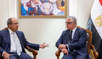 رئيس اقتصادية قناة السويس يستقبل رئيس الجامعة البريطانية في مصر لبحث التعاون في مجالات البحث العلمي والابتكار