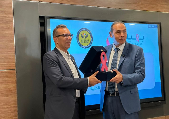 إسلام عزام يزور مستشفى “بهية” لبحث سبل تشجيع الاستدامة الاجتماعية ودعم صحة المرأة