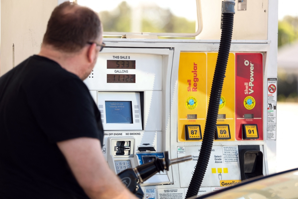 أسعار البنزين الأمريكية تسجل أعلى مستوى موسمي على الإطلاق