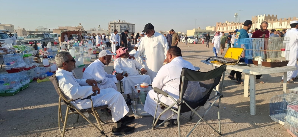 سوق الطيور بالأحساء.. هواية تتحدى حرارة الصيف وأسعار تبلغ 12 ألف ريال