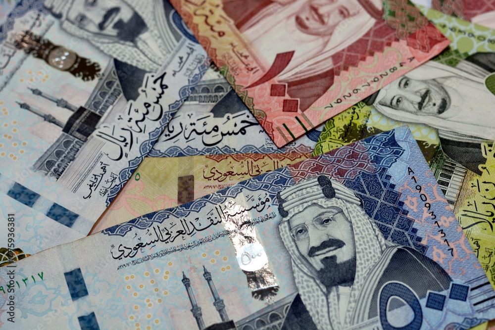 تباين سعر الريال مقابل الجنيه اليوم الأحد في البنوك المصرية