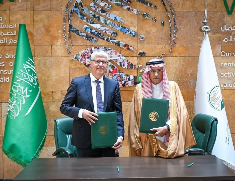 “الملك سلمان للإغاثة” يوقع برنامجين لدعم الأيتام والأسر الزراعية في غزة