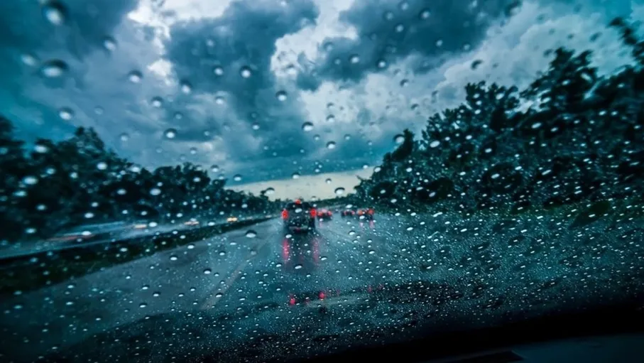 أمطار غير اعتيادية في آب.. زخات رعدية في سماء الأردن…