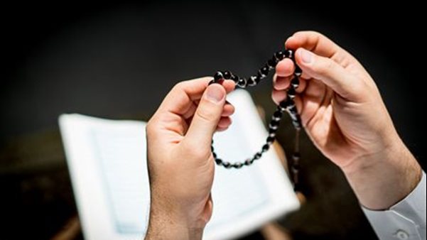 أذكار الصباح مكتوبة كاملة.. حصن المسلم في بداية اليوم وأفضل ما يقال بعد الفجر