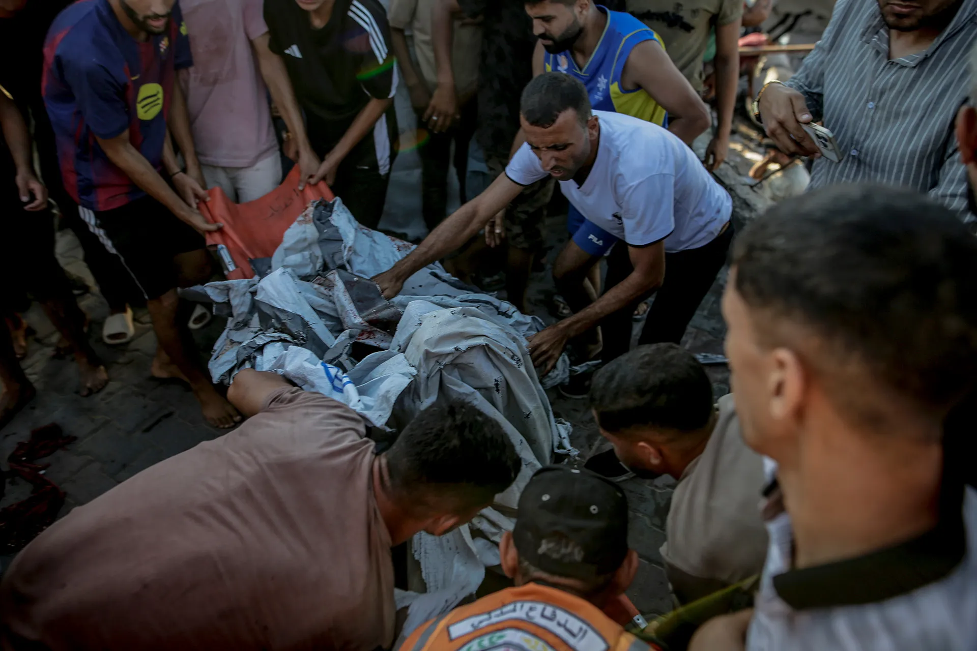 “حتى البحر لاحقنا”.. مسنة جريحة في مجزرة الميناء تختصر وجع غزة | أخبار