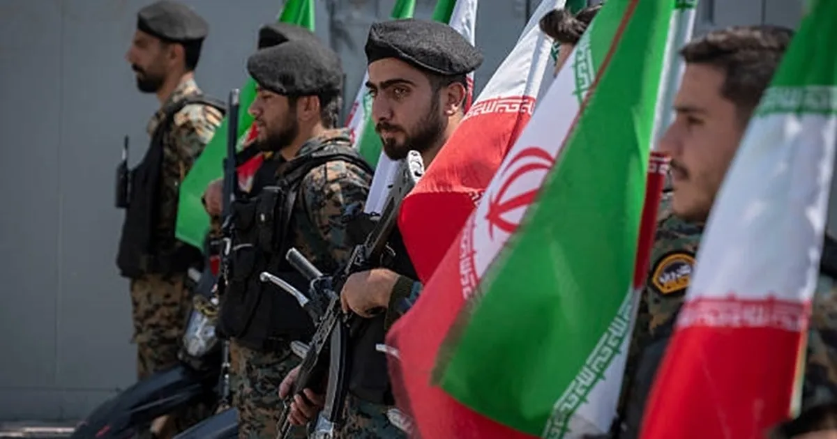 قائد بحرية الحرس الثوري لأمريكا: احتلال الجزر سيحوّلها “مقبرة” لقواتكم