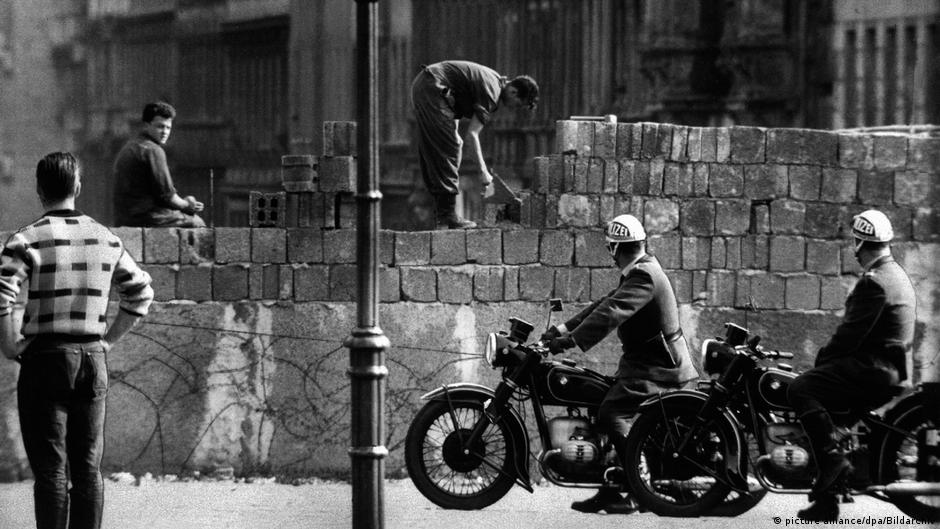 في ذكرى بناء جدار برلين.. كيف كانت ألمانيا في عام 1961؟